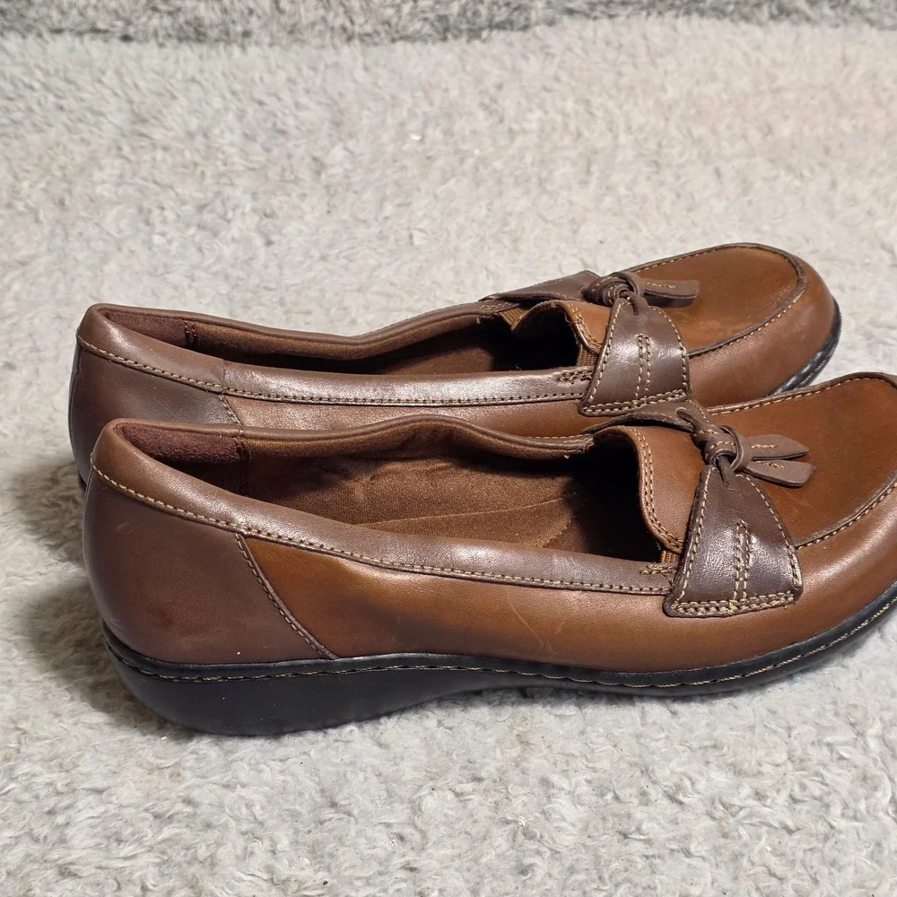 Clarks Collection Women's‎ Brown Leather Tassel Micro Wedge  Loafer Shoes 9M New